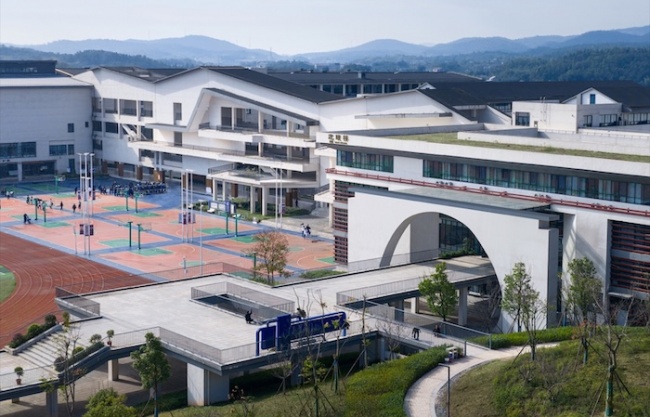 A Journey Through the Mountains: Changsha Nanya Meixi Lake High School by CMIE LUO JIN STUDIO