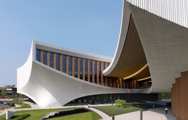 松山湖展演中心，东莞 / Zaha Hadid Architects