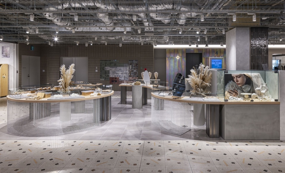 gray Accessories Store