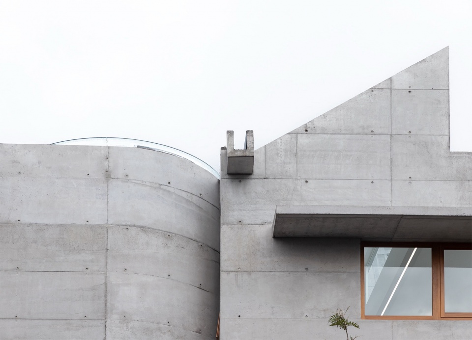 Arts Building Cardinal Spellman Salesian Bilingual School by STUDIO BLUR