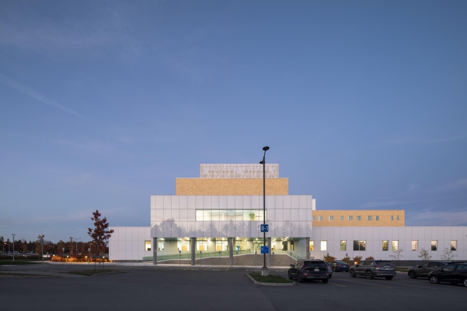 a new mother child and emergency centre in sherbrooke offers a reimagined hospital experience by jodoin lamarre pratte yelle maille equip...