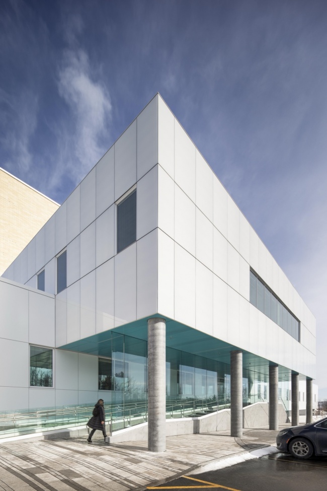 a new mother child and emergency centre in sherbrooke offers a reimagined hospital experience by jodoin lamarre pratte yelle maille equip...
