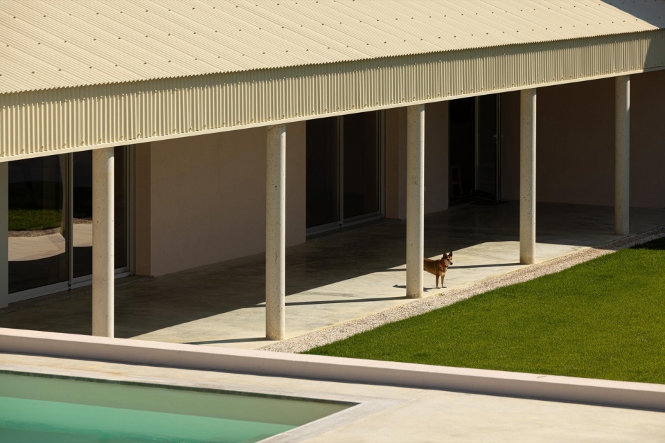 casa do alpendre by vasco burnay arquitectura