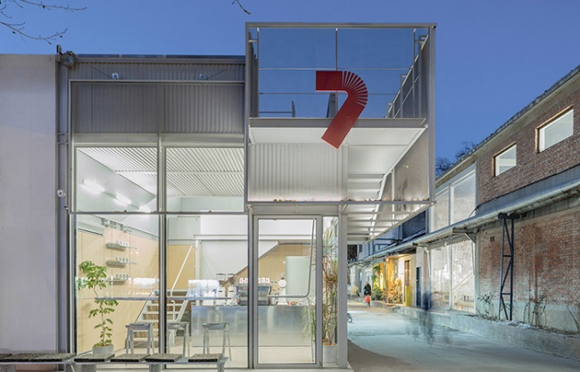 798 COFFEE七九八艺术区店，北京 / 借光实践建筑设计工作室