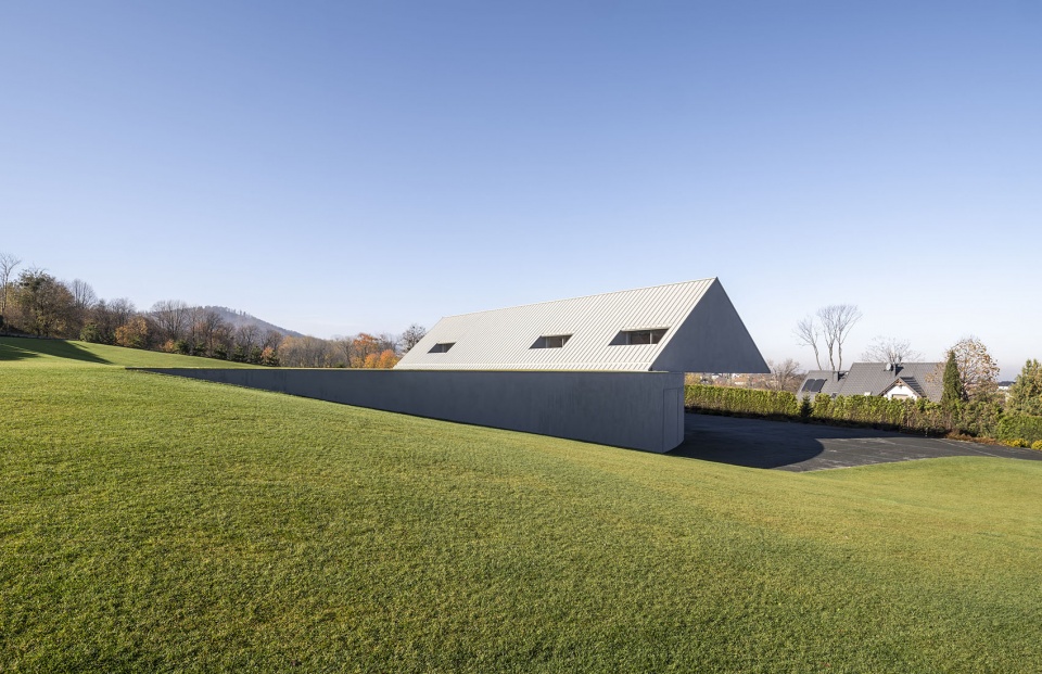 Yaw House