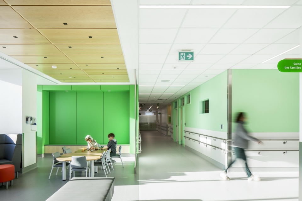 a new mother child and emergency centre in sherbrooke offers a reimagined hospital experience by jodoin lamarre pratte yelle maille equip...
