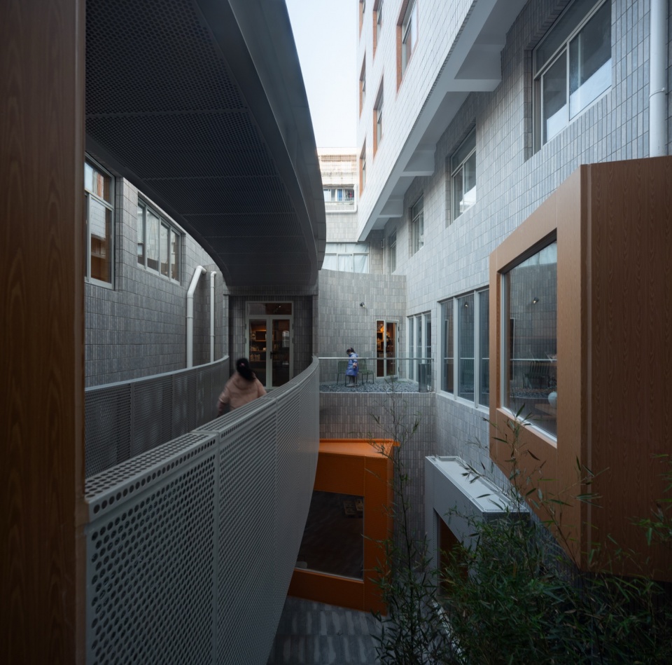 banshan1994 commune constructing a new locality by office canopy of architecture
