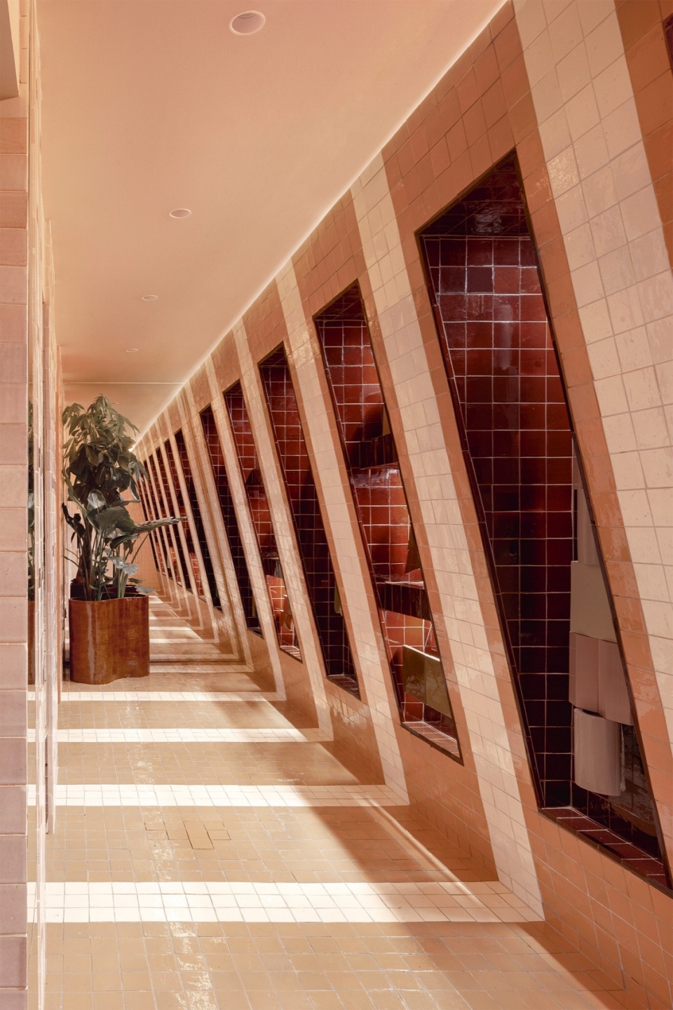 maora showroom by masquespacio