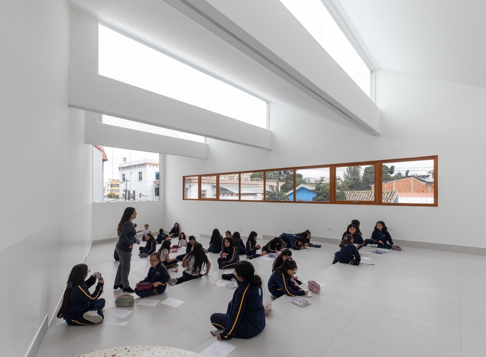 Arts Building Cardinal Spellman Salesian Bilingual School by STUDIO BLUR
