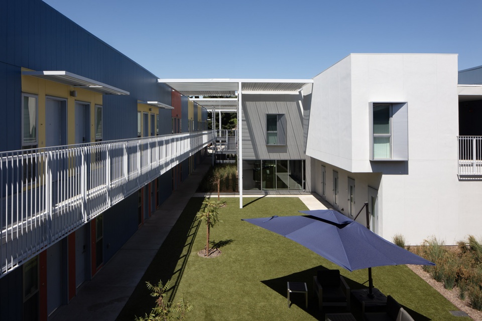 northview apartments by brooks scarpa