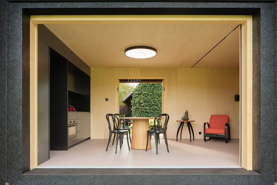 the box in the barn by facha architekti