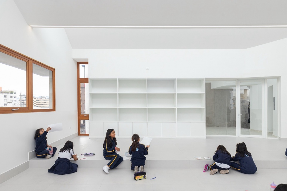 Arts Building Cardinal Spellman Salesian Bilingual School by STUDIO BLUR