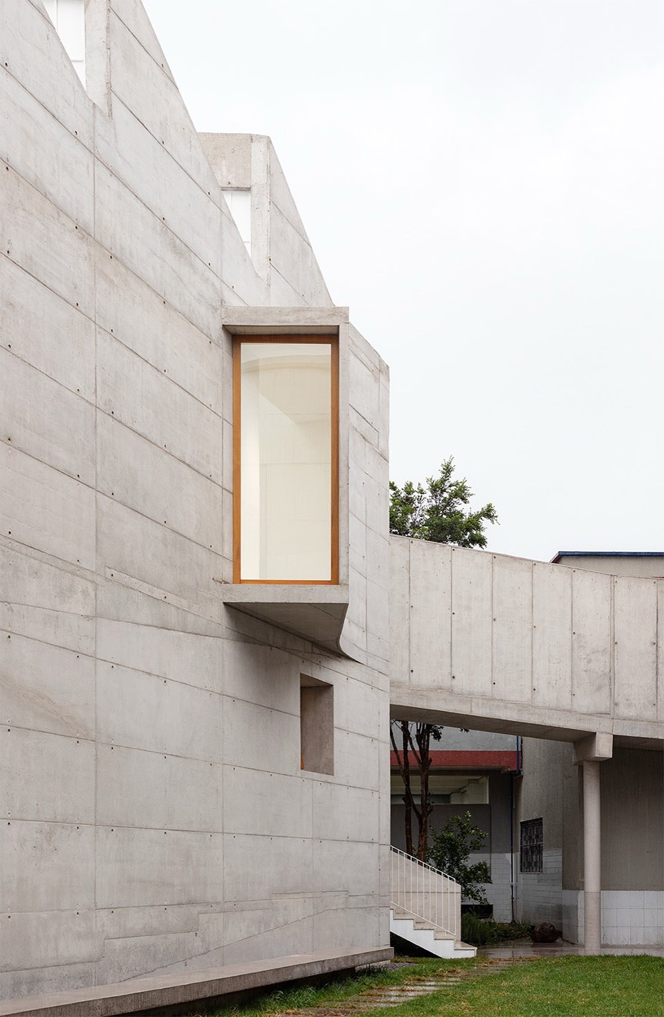Arts Building Cardinal Spellman Salesian Bilingual School by STUDIO BLUR