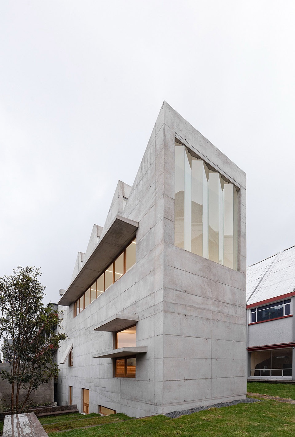 Arts Building Cardinal Spellman Salesian Bilingual School by STUDIO BLUR