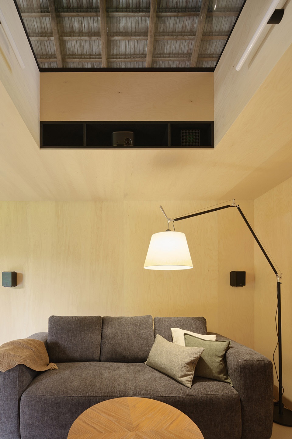 the box in the barn by facha architekti