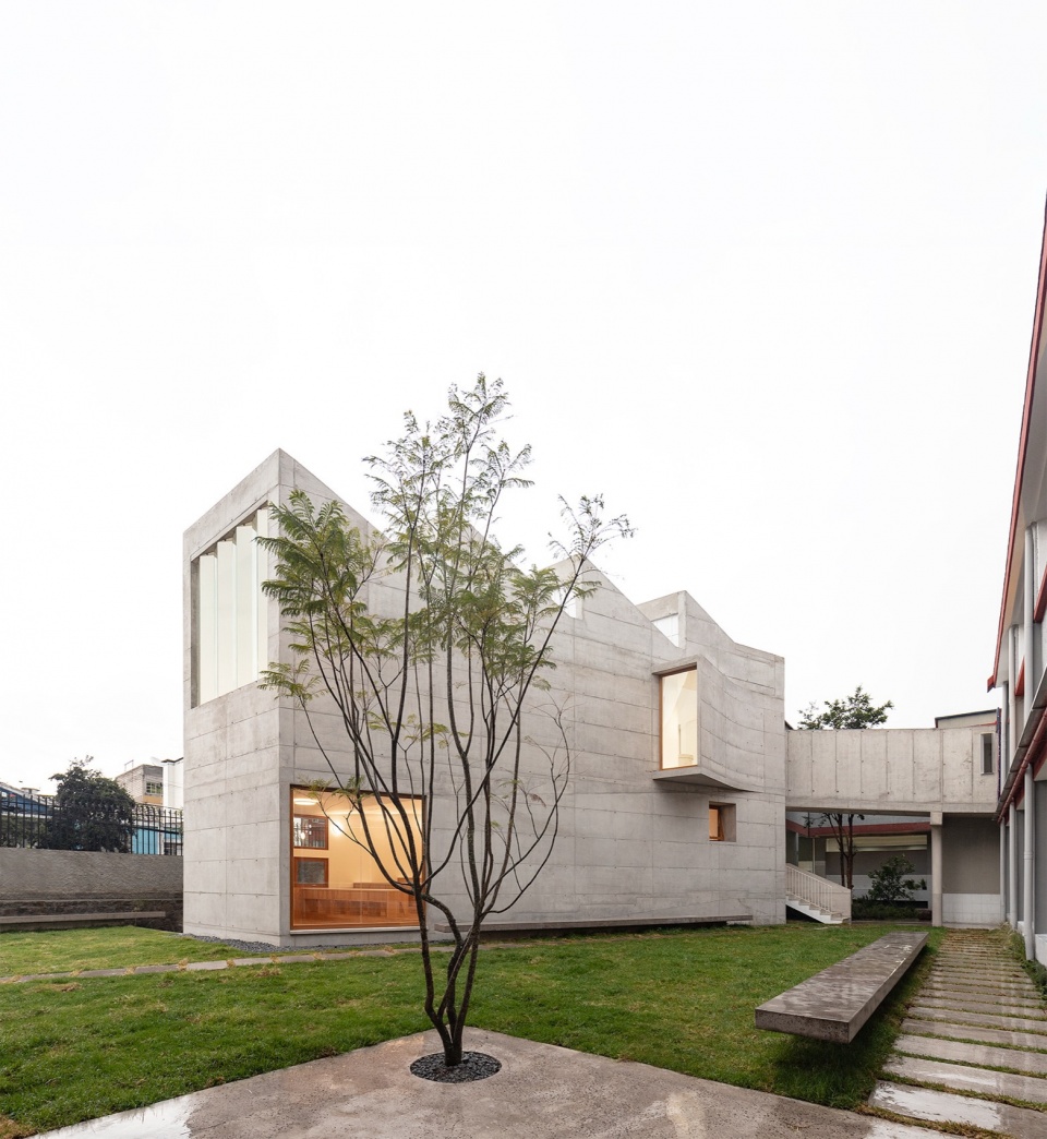 Arts Building Cardinal Spellman Salesian Bilingual School by STUDIO BLUR