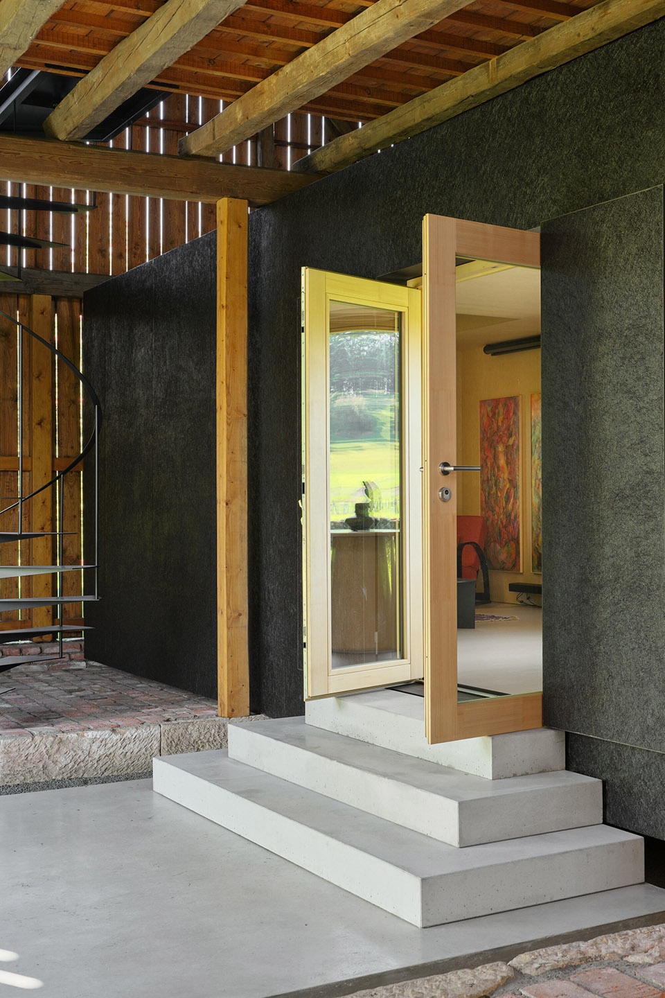 the box in the barn by facha architekti