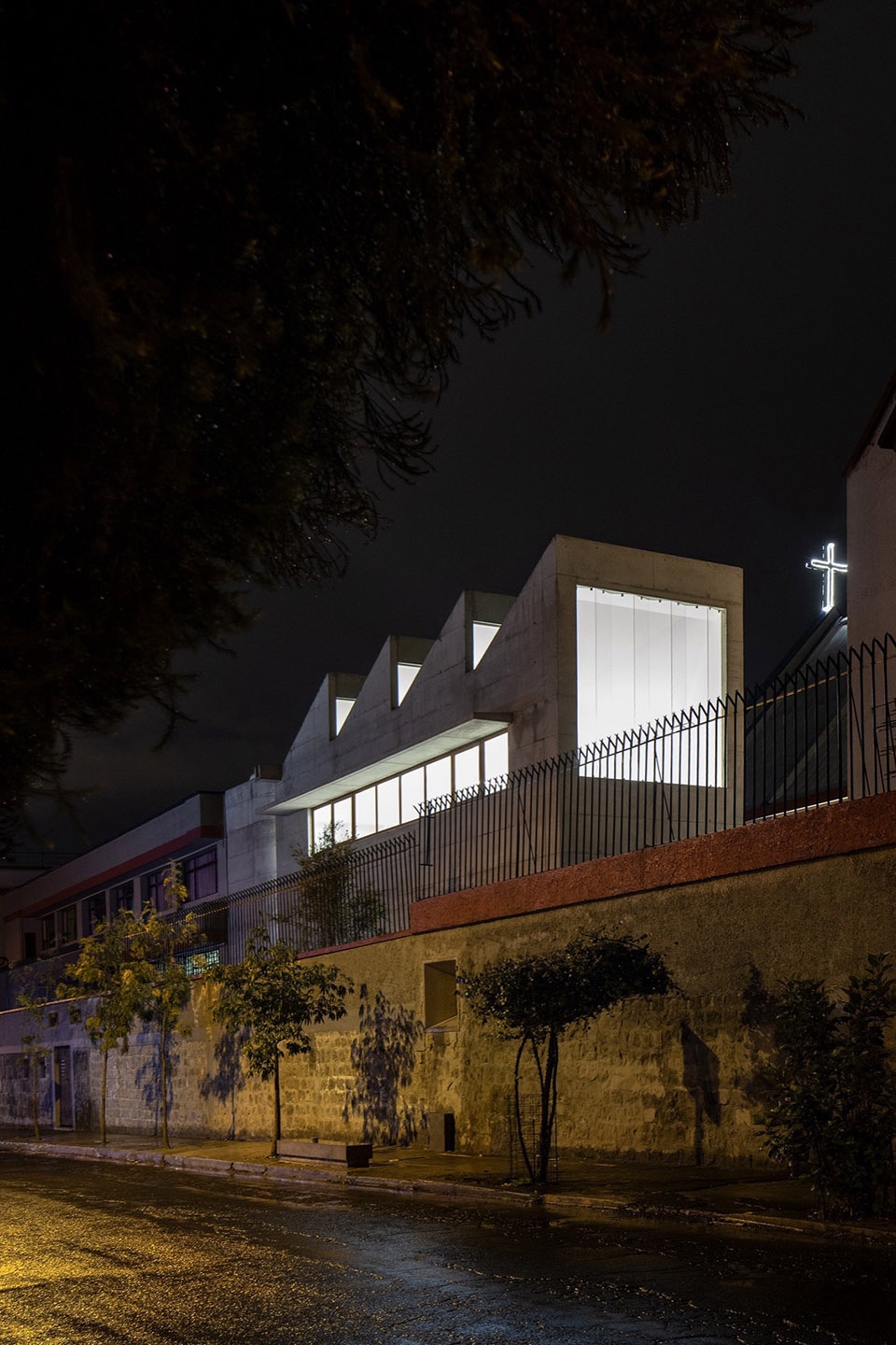 Arts Building Cardinal Spellman Salesian Bilingual School by STUDIO BLUR