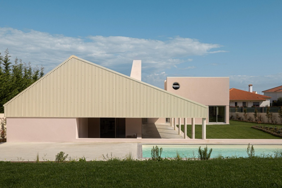 casa do alpendre by vasco burnay arquitectura