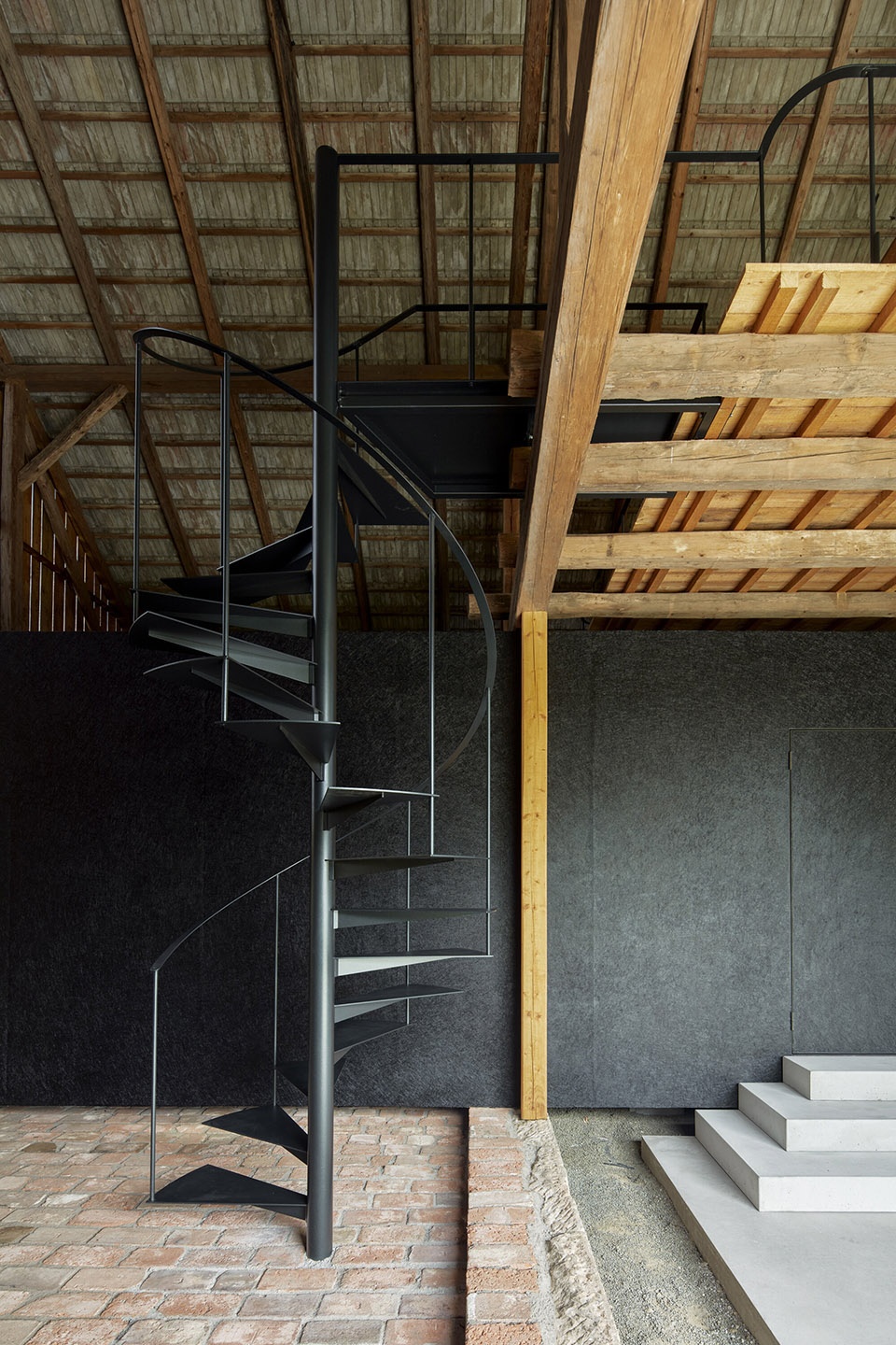 the box in the barn by facha architekti