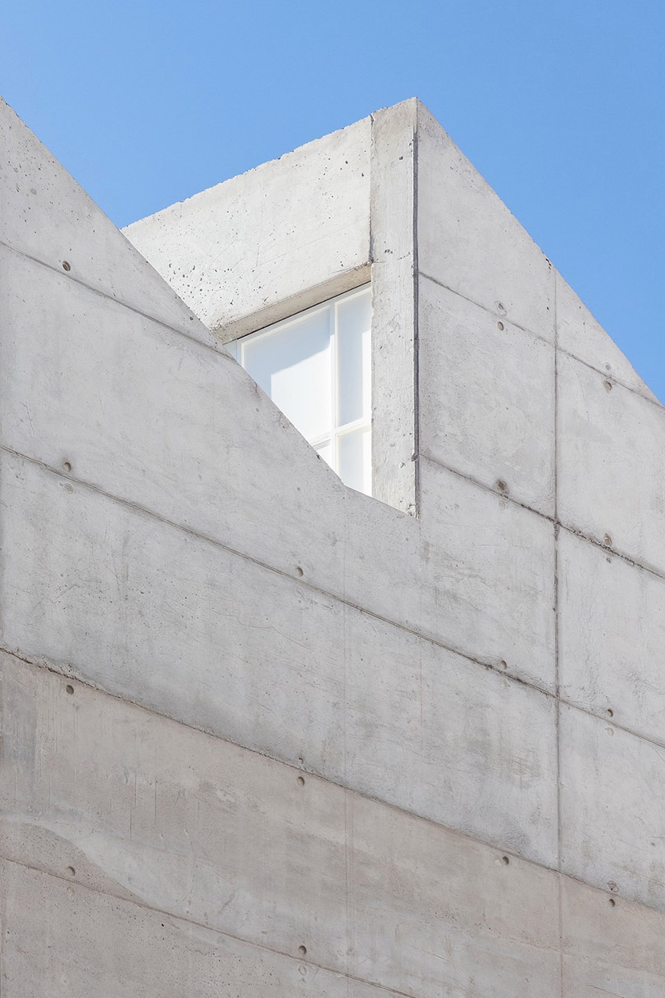 Arts Building Cardinal Spellman Salesian Bilingual School by STUDIO BLUR
