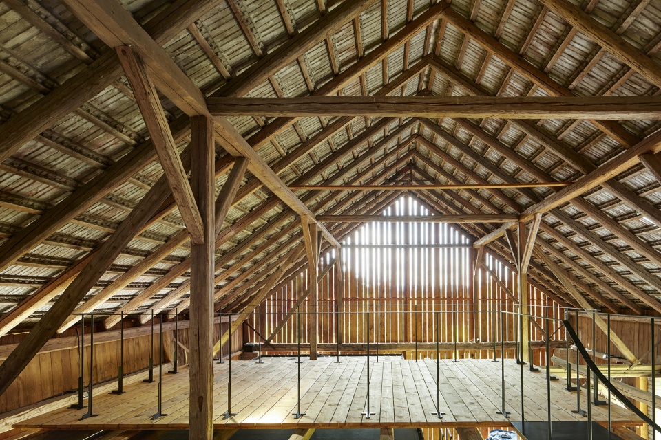 the box in the barn by facha architekti