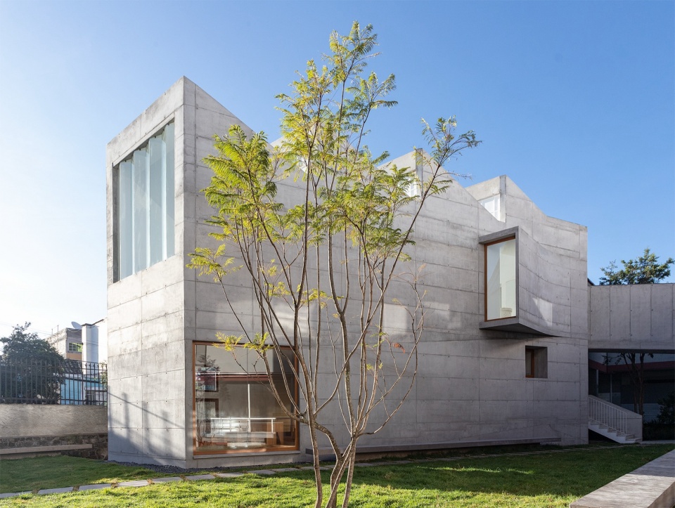 Arts Building Cardinal Spellman Salesian Bilingual School by STUDIO BLUR dk5
