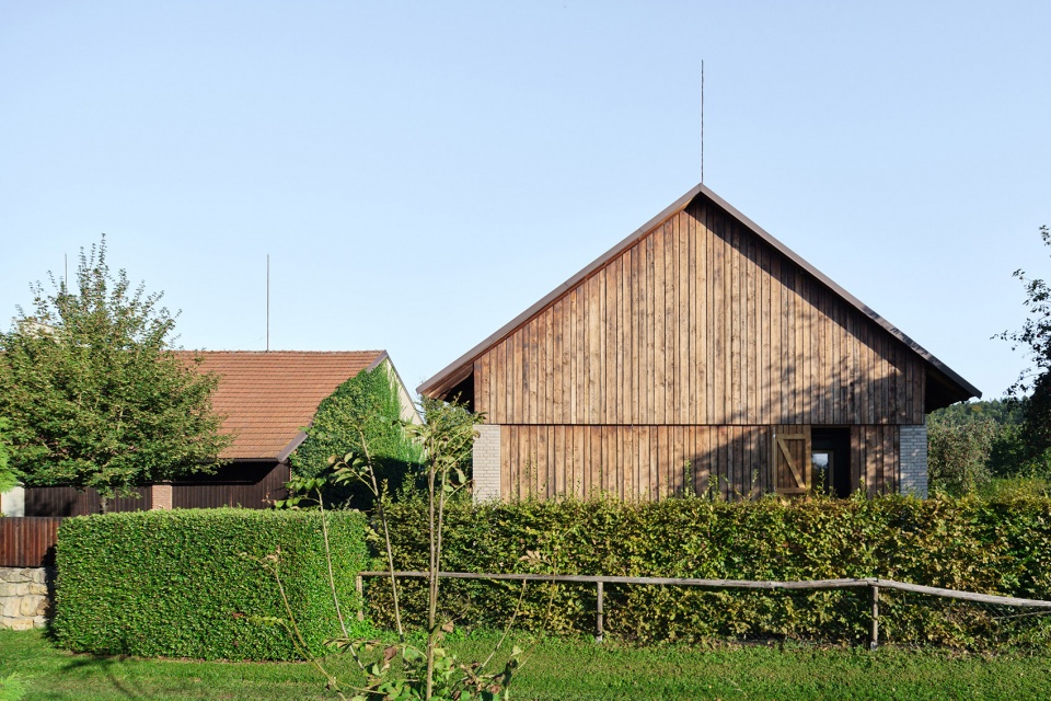 the box in the barn by facha architekti