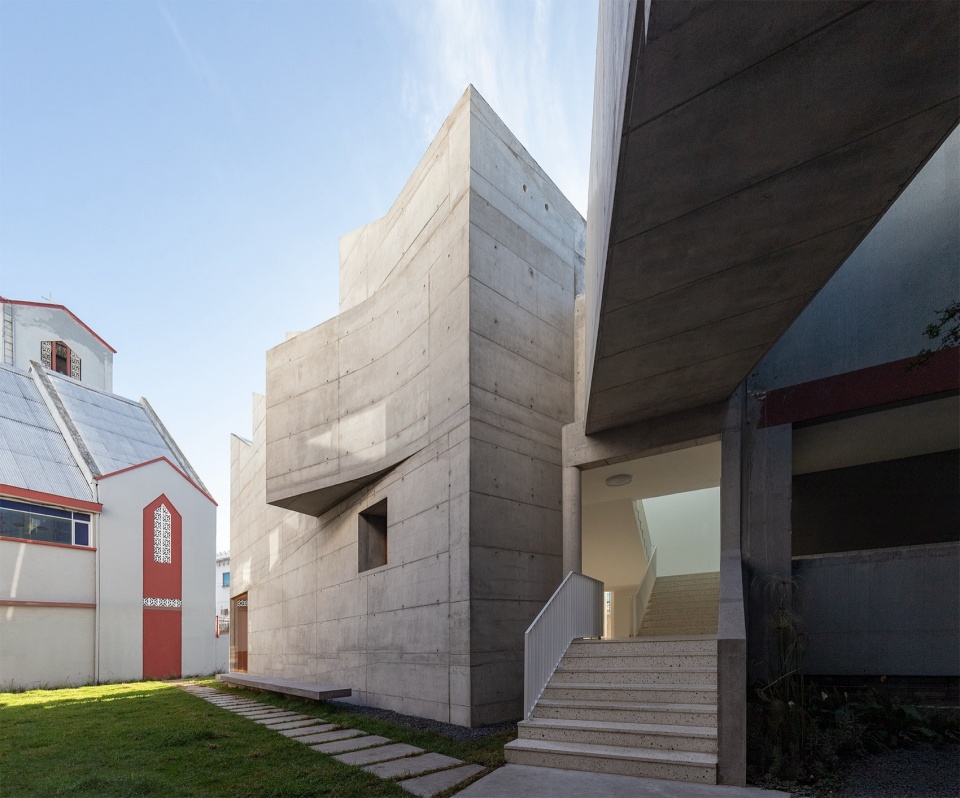 Arts Building Cardinal Spellman Salesian Bilingual School by STUDIO BLUR