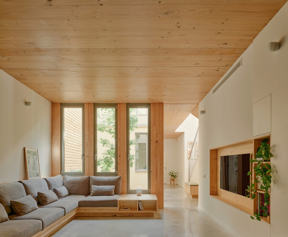 117bof a house to live around a tree by vallribera noray arquitectes