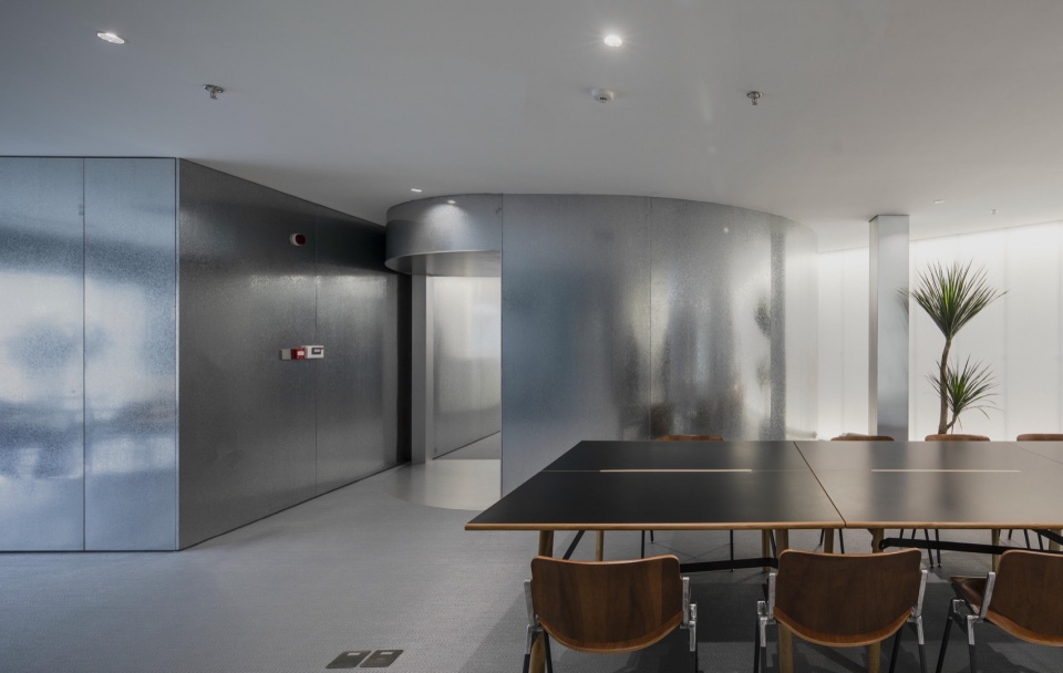 MORE Office Renovation by TAOA