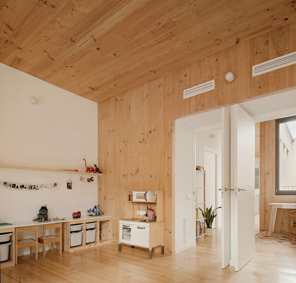 117bof a house to live around a tree by vallribera noray arquitectes
