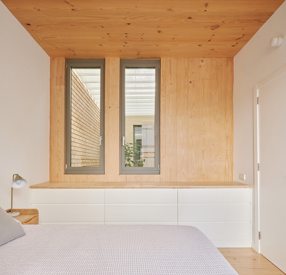 117bof a house to live around a tree by vallribera noray arquitectes