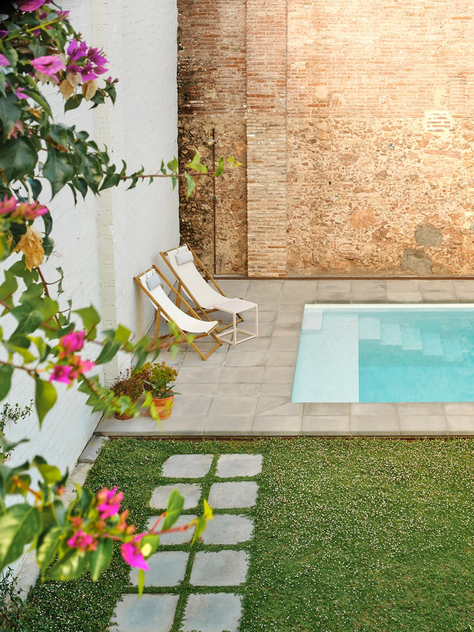 117bof a house to live around a tree by vallribera noray arquitectes