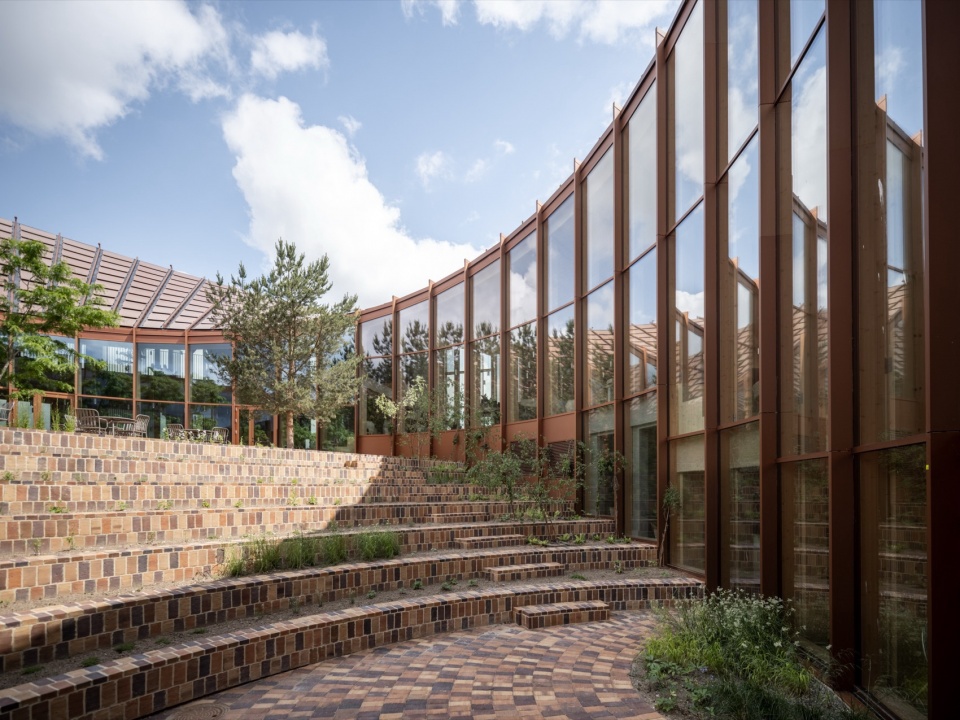 Dymak HQ by BIG