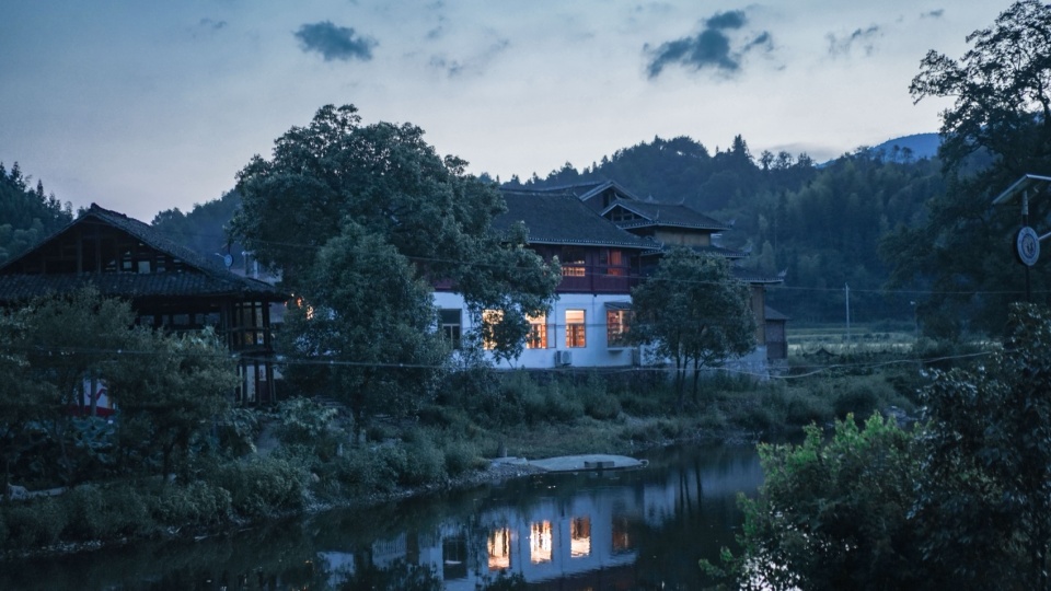 Spring Bud Bookhouse by ZHUO Architects