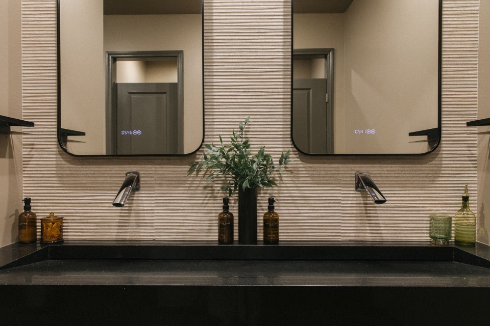 setthetone project by dezirae bruni interiors