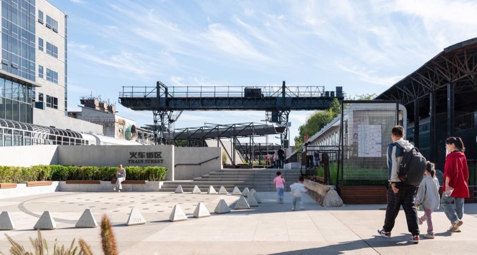 the 798·751 train street renovation by studio nor