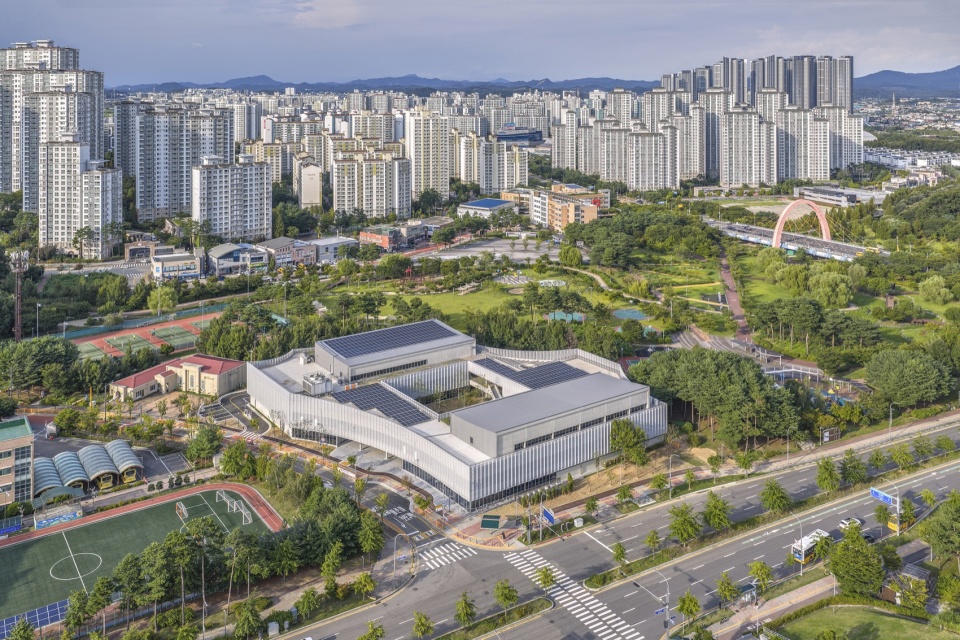 care and wellness center for the elderly and people with disabilities by sol89 woodrock architecs