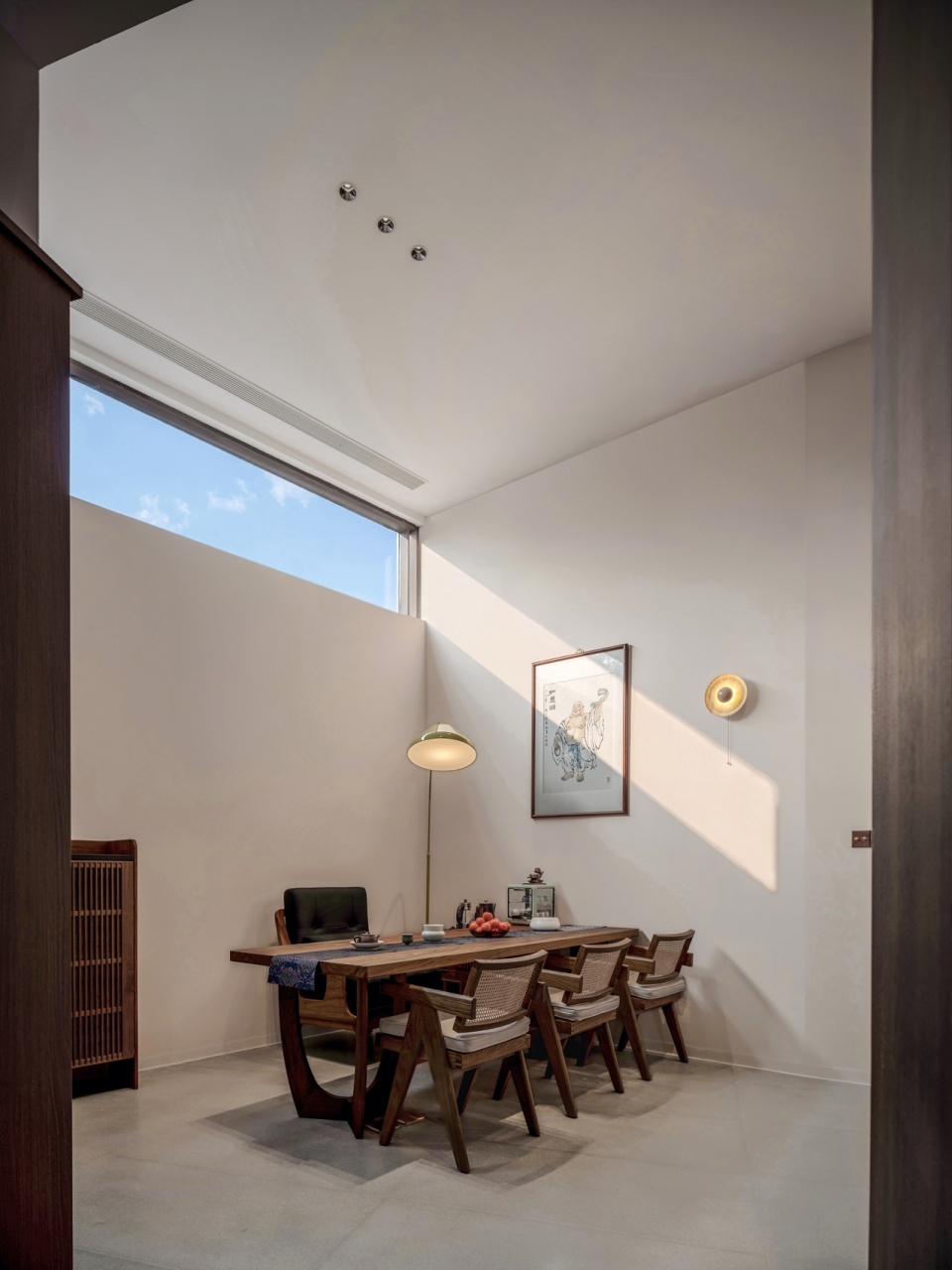rural triangular house by urbanfabric design