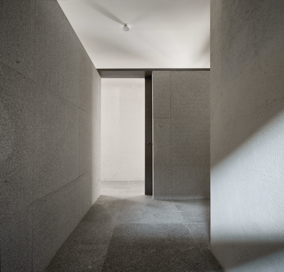 industrial changing rooms by ortega diago