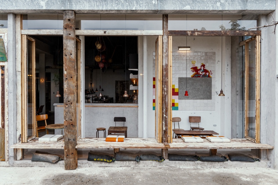 wujiaojia pub by DEVOLUTION