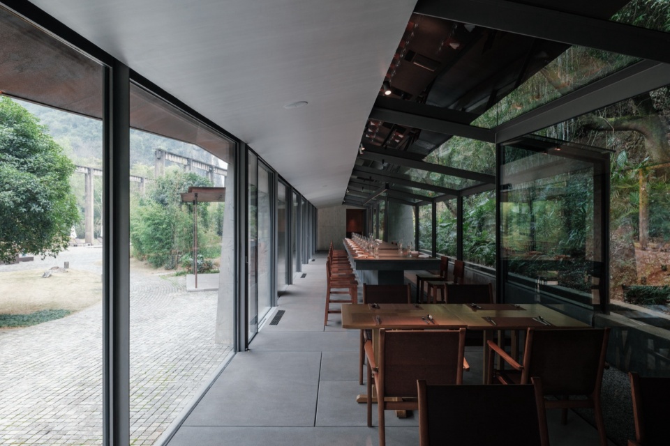 Stream Restaurant by Atelier Guo