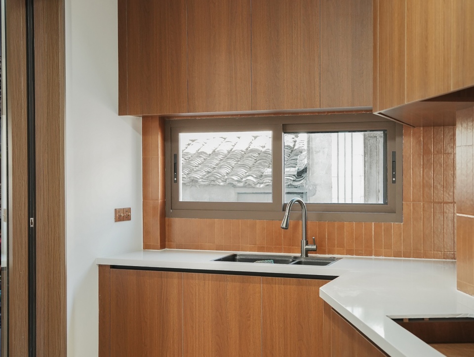 rural triangular house by urbanfabric design