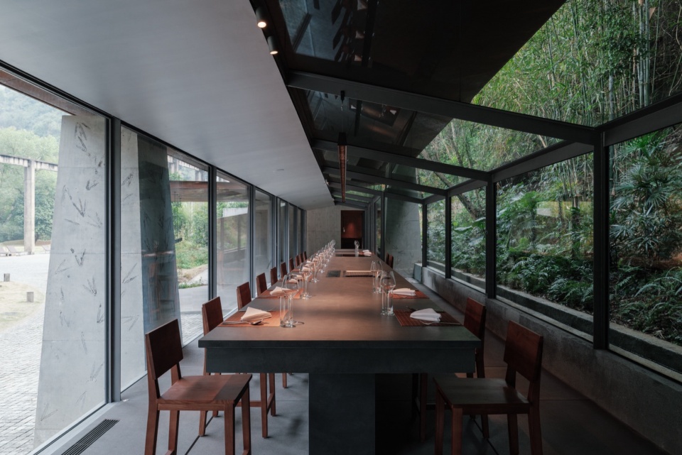 Stream Restaurant by Atelier Guo