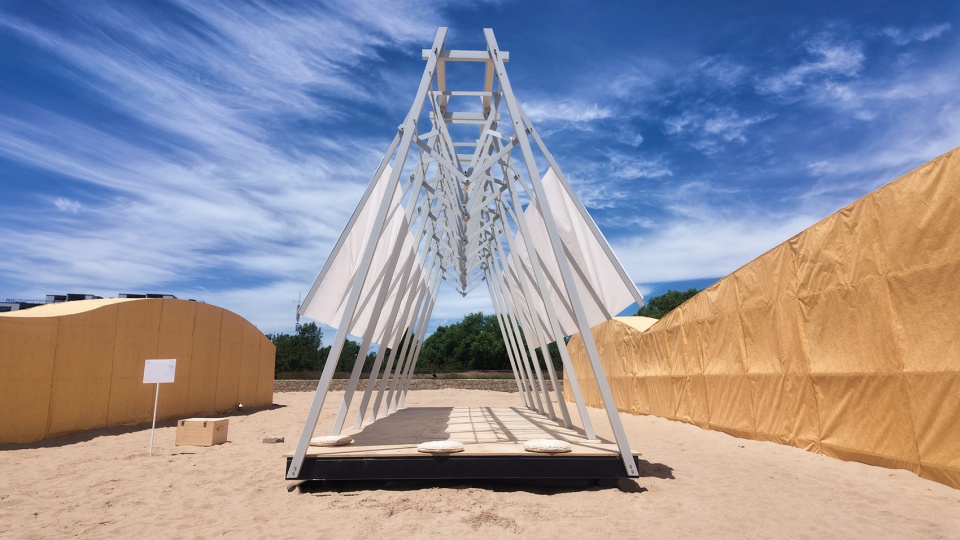 island creature installation by beats architects