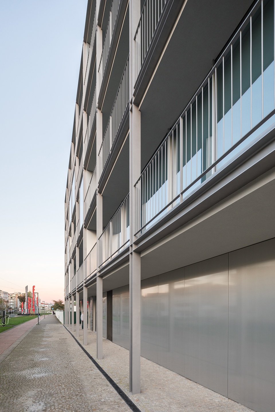 HS BUILDING by NOARQ