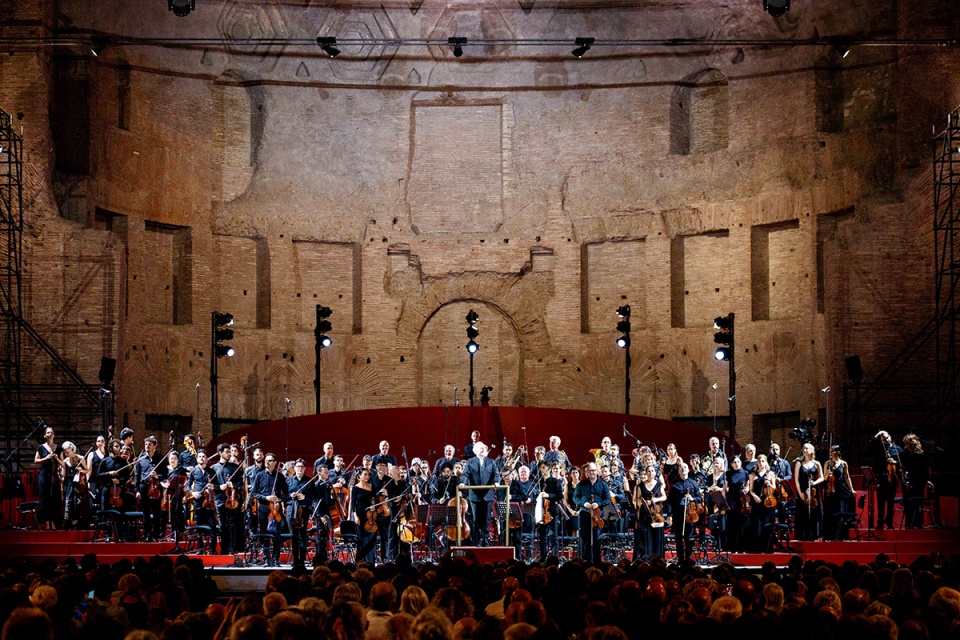 basilica di massenzio new temporary installation by alvisi kirimoto