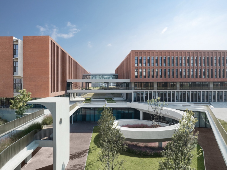 the academic building for network center computer science big data and microelectronics
