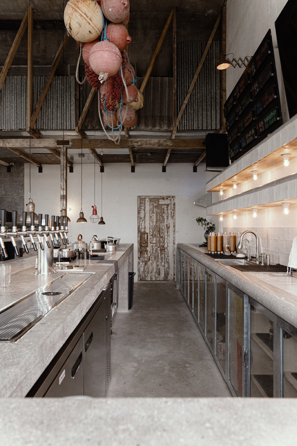 wujiaojia pub by DEVOLUTION